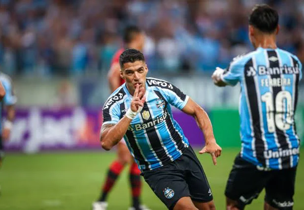 O uruguaio Luis Suárez foi decisivo na vitória do Grêmio no clássico Grenal