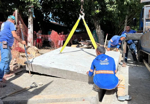 Obra na avenida Josípio Lustosa.