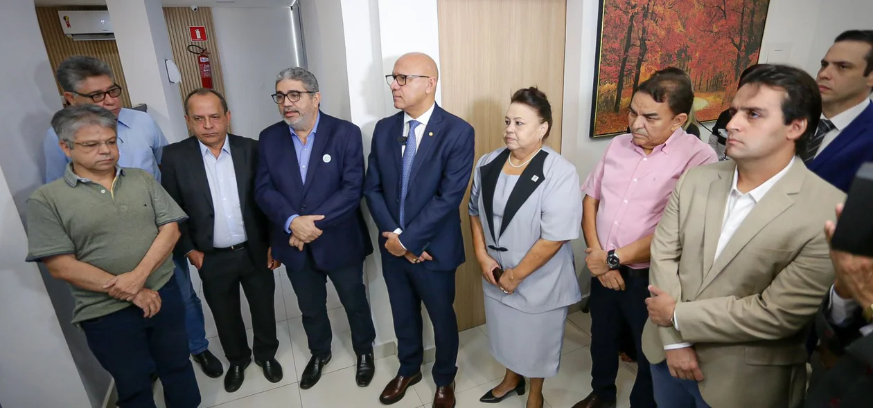 Parlamentares participaram da inauguração