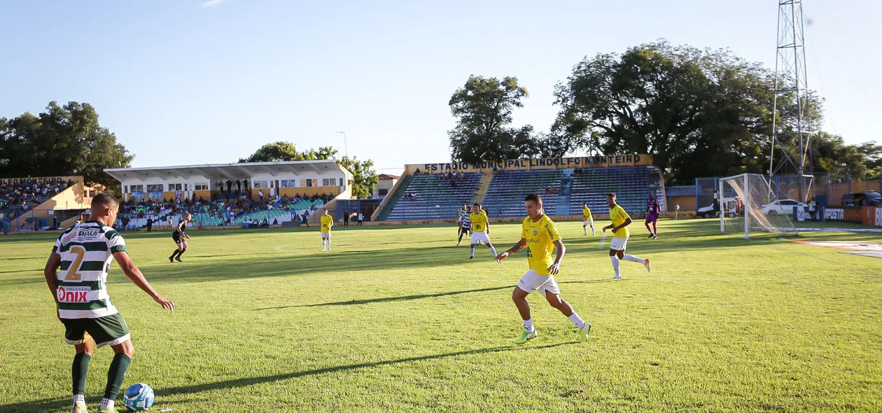 Partida acabou em 3 a 2 pro time piauiense