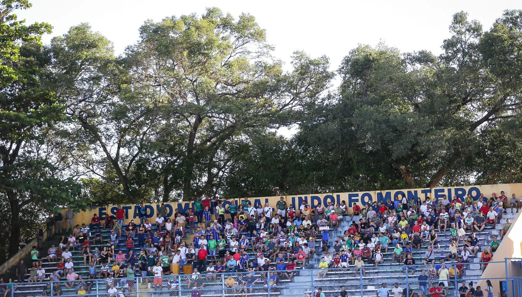 Partida ocorre no estádio Lindolfo Monteiro, em Teresina