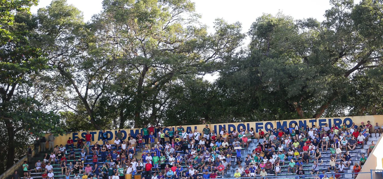 Partida ocorre no estádio Lindolfo Monteiro, em Teresina