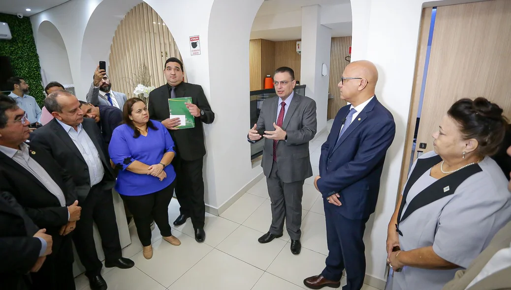 Pastor Gessivaldo Isaías durante momento de oração