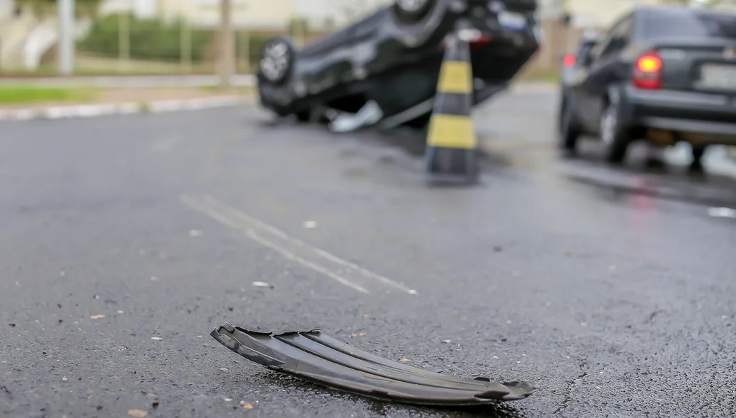 Peça do carro ficou a metros de distância