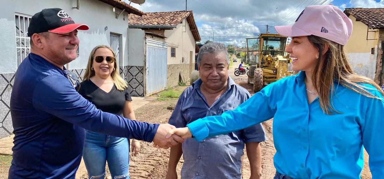 Prefeita Ivanária Sampaia é recebida por moradores