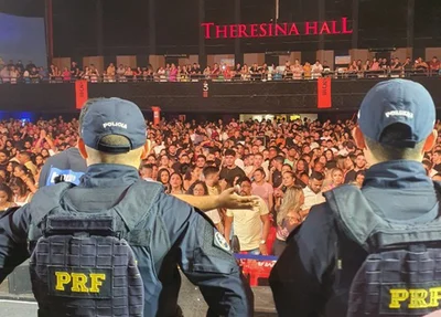 PRF fiscalizando festas em Teresina