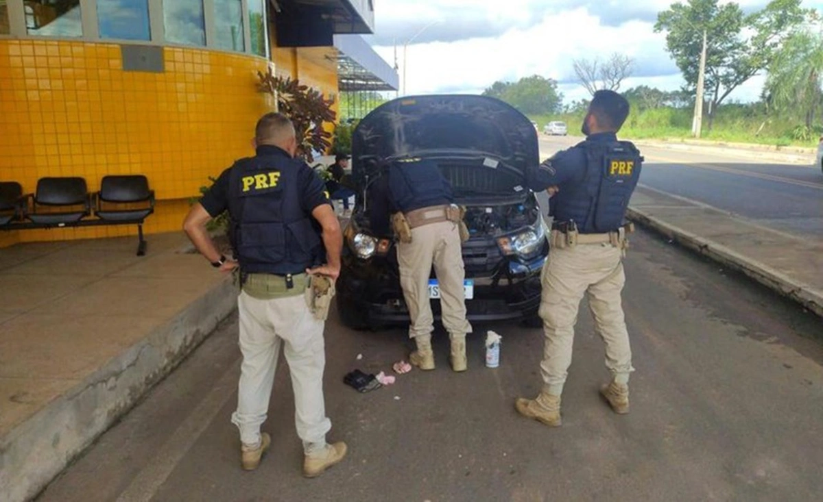 PRF prende homem e recupera carro roubado em São Gonçalo, no Rio de Janeiro