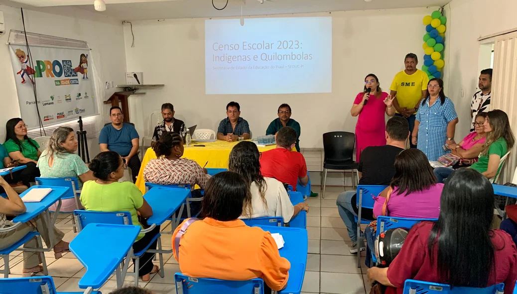 Reunião aconteceu nesta terça-feira  na sede da Secretaria Municipal de Educação de Esperantina