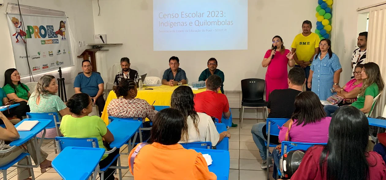 Reunião aconteceu nesta terça-feira  na sede da Secretaria Municipal de Educação de Esperantina
