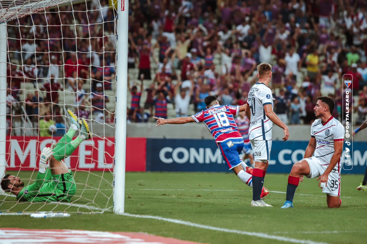 Romero marcou dois gols na vitória do Fortaleza em cima do San Lorenzo