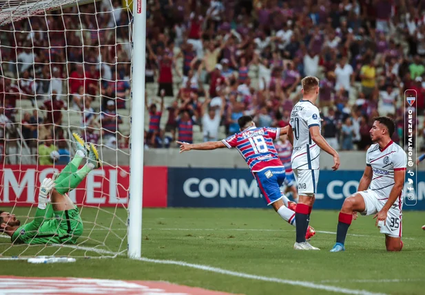 Romero marcou dois gols na vitória do Fortaleza em cima do San Lorenzo