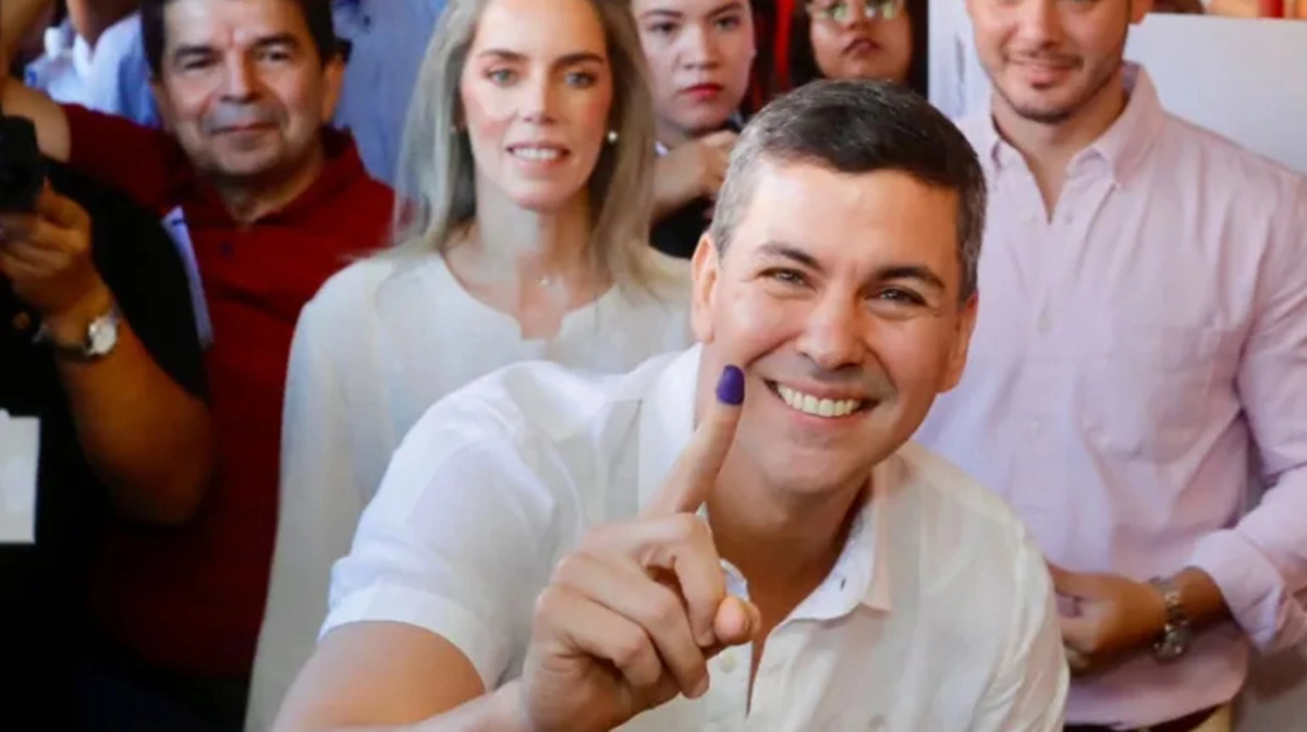 Santiago Peña é eleito o presidente do Paraguai