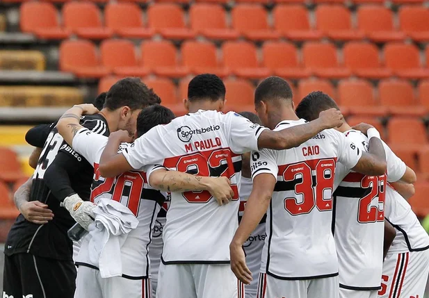 São Paulo empata com a Ferroviária e ergue taça do Campeonato