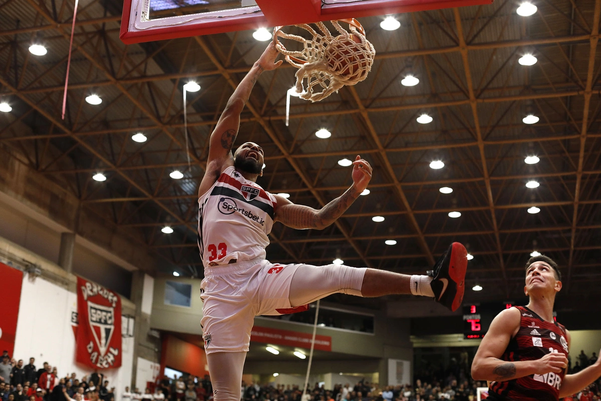 São Paulo vence Flamengo no jogo 2 por 96 a 79