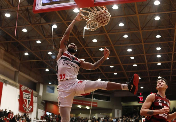 São Paulo vence Flamengo no jogo 2 por 96 a 79