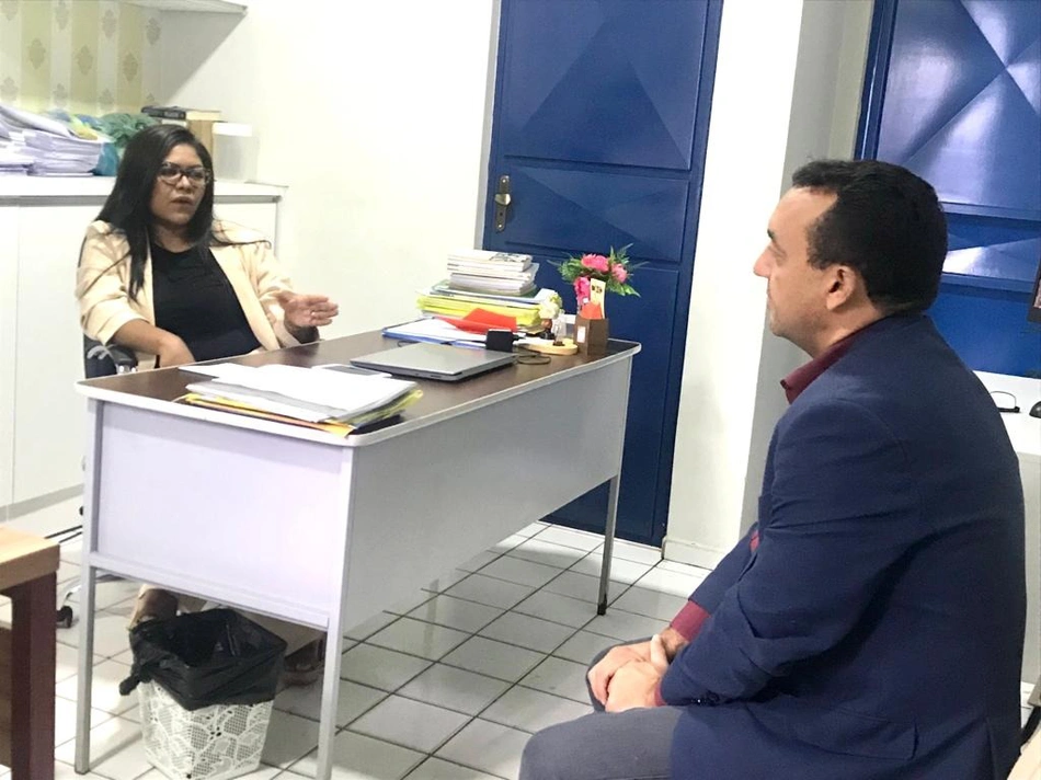 Secretário de Educação visita Escola Municipal