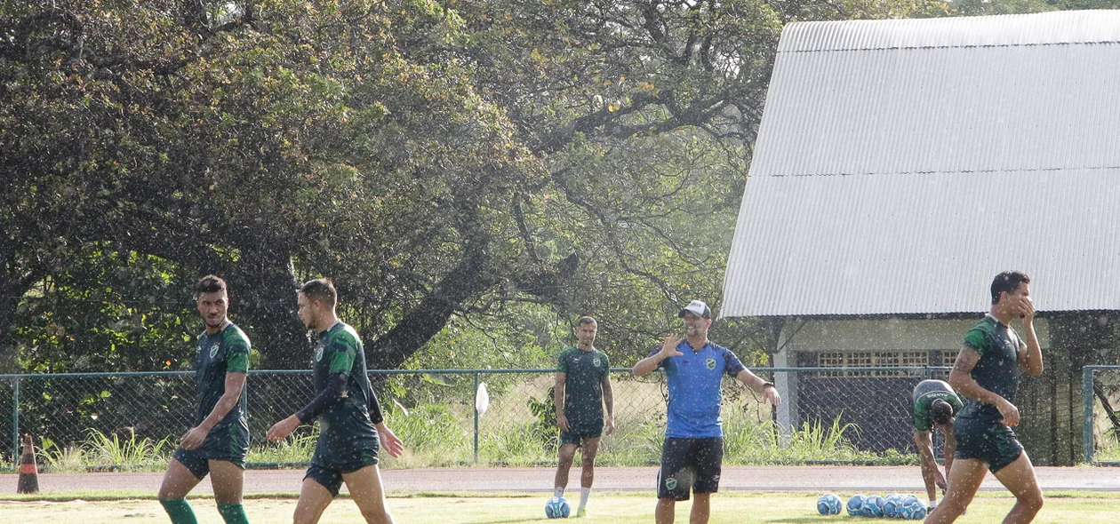 Técnico Jerson Testoni e jogadores