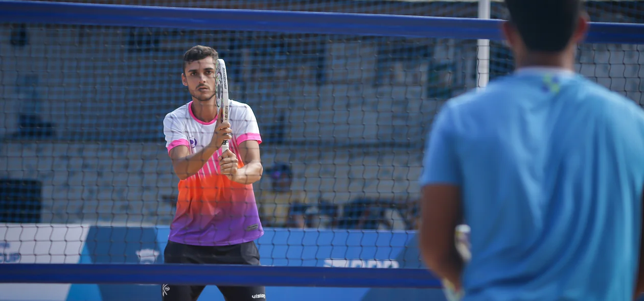 Torneio reúne mais de 900 atletas de beach tennis