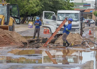 Trabalhadores continuam no local para executar a obra