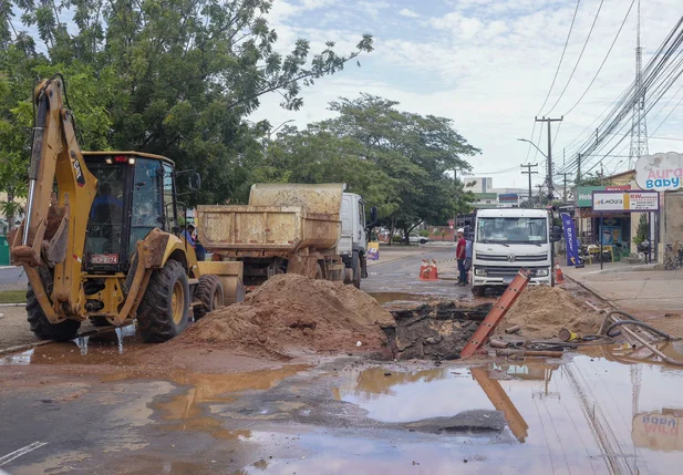 Trecho em obras na Avenida Barão de Castelo Branco, onde ocorreu o acidente