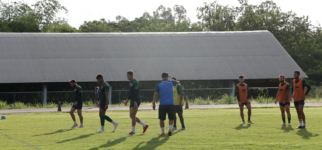 Treino do Altos aconteceu na UESPI