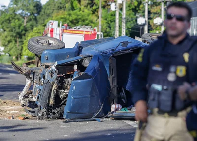 Veículo ficou destruído após acidente na João XXIII