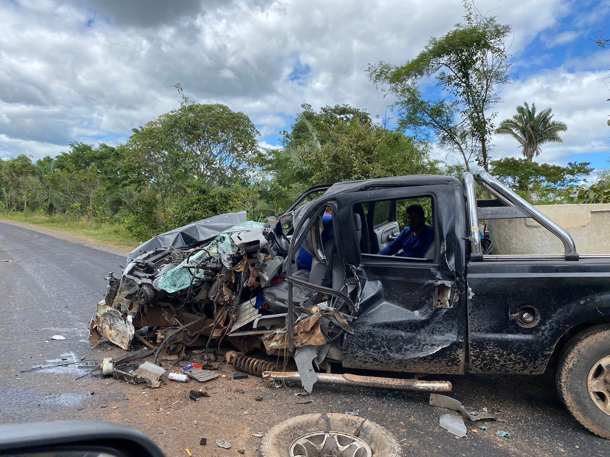 Veículo ficou totalmente destruída