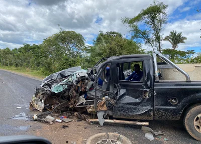 Veículo ficou totalmente destruída