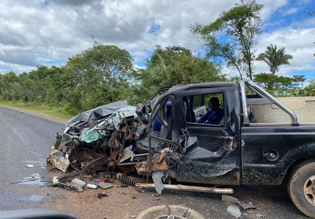 Veículo ficou totalmente destruída