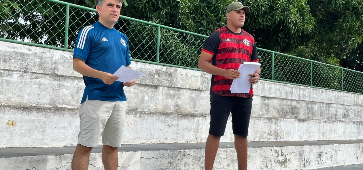 Vice-prefeito Alcindo Piauilino inspecionando estádio