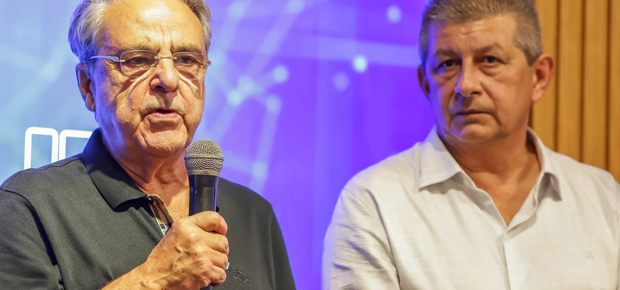 Zé Filho ao lado de Robson Braga