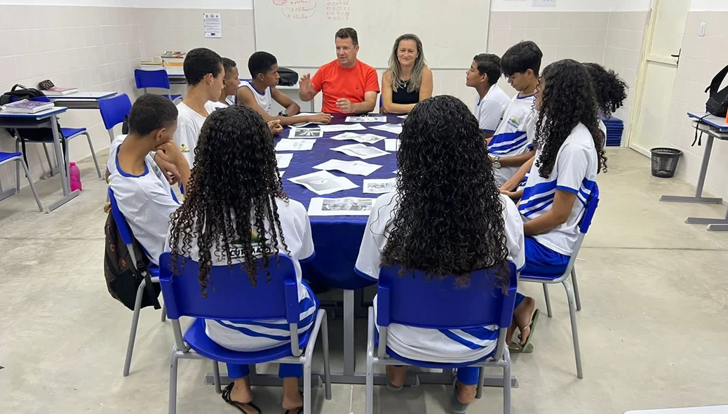 A roda de conversa utilizada para promover o diálogo aberto e a troca de ideias entre os participantes