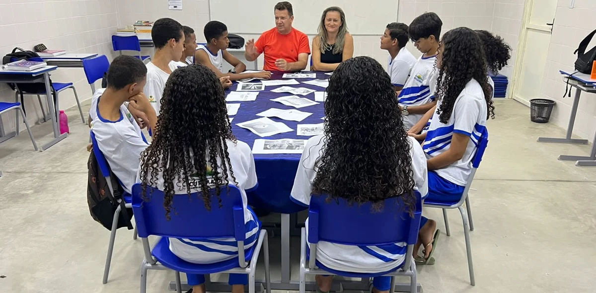 A roda de conversa utilizada para promover o diálogo aberto e a troca de ideias entre os participantes