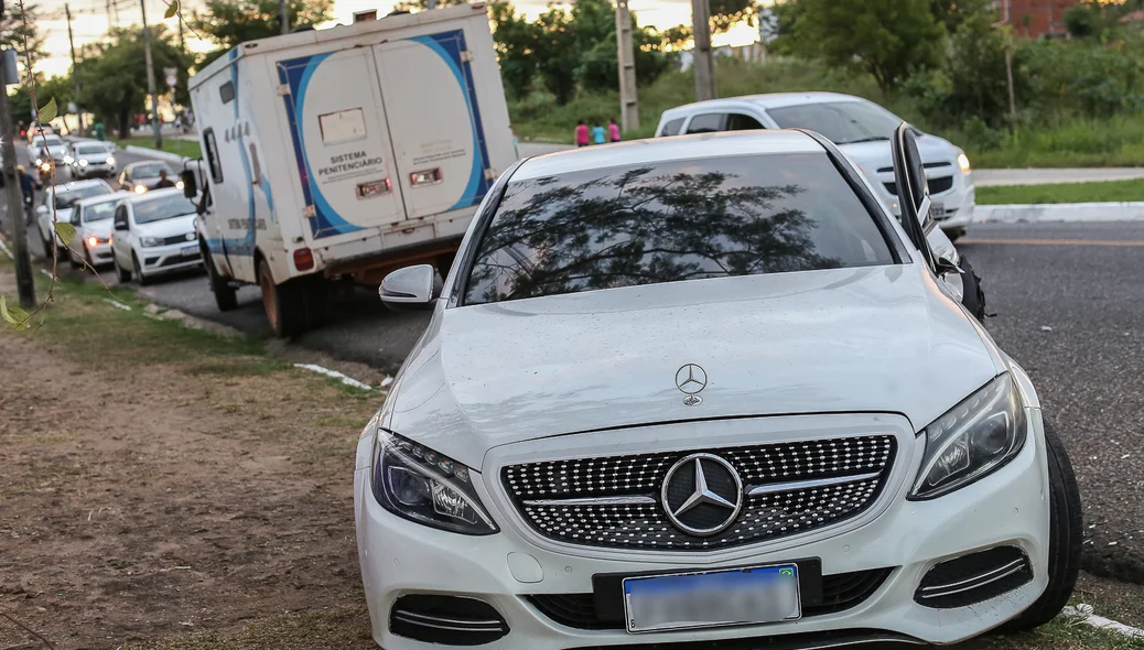 Acidente envolvendo 2 veículos na Avenida Noé Mendes