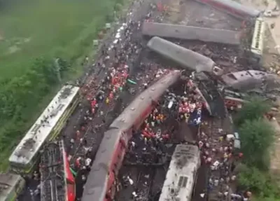 Acidente ferroviário causa mortes na Índia