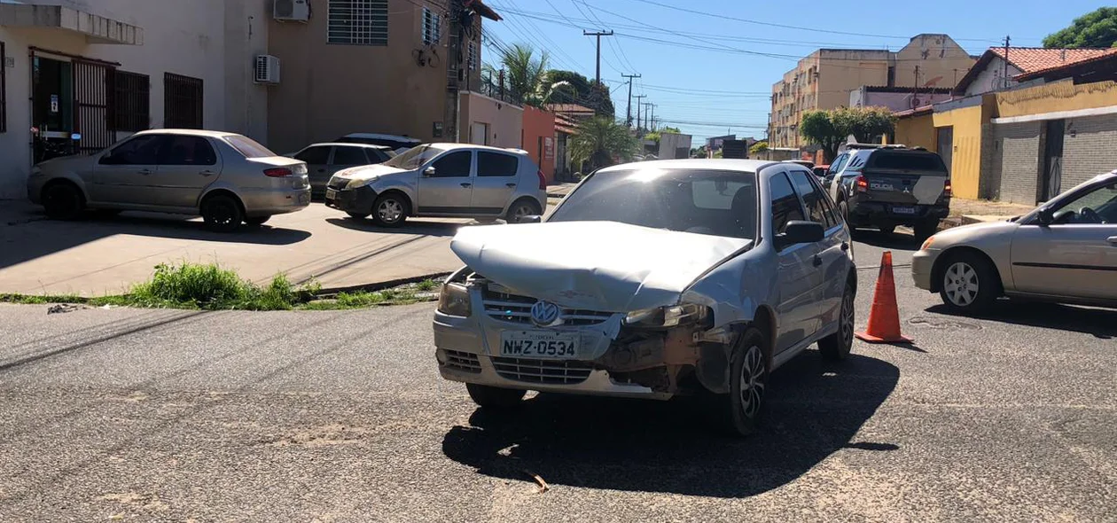 Acidente ocorreu no cruzamento da Rua Dr. Areia Leão e Rua Pedro II