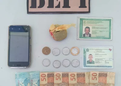 Acusados de roubo e itens apreendidos