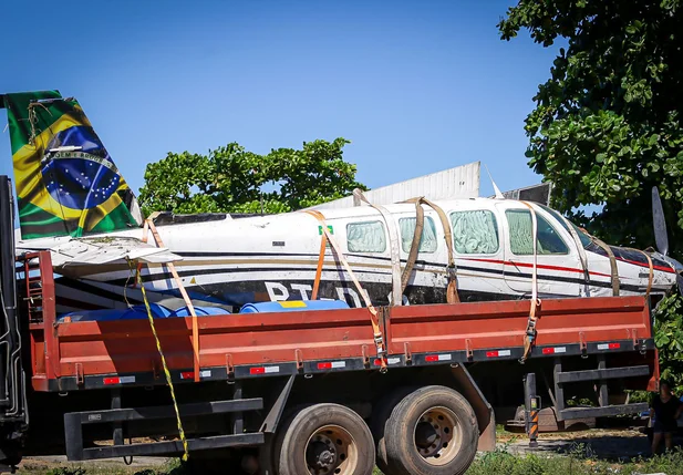 Aeronave caiu em uma lagoa no Poti Velho