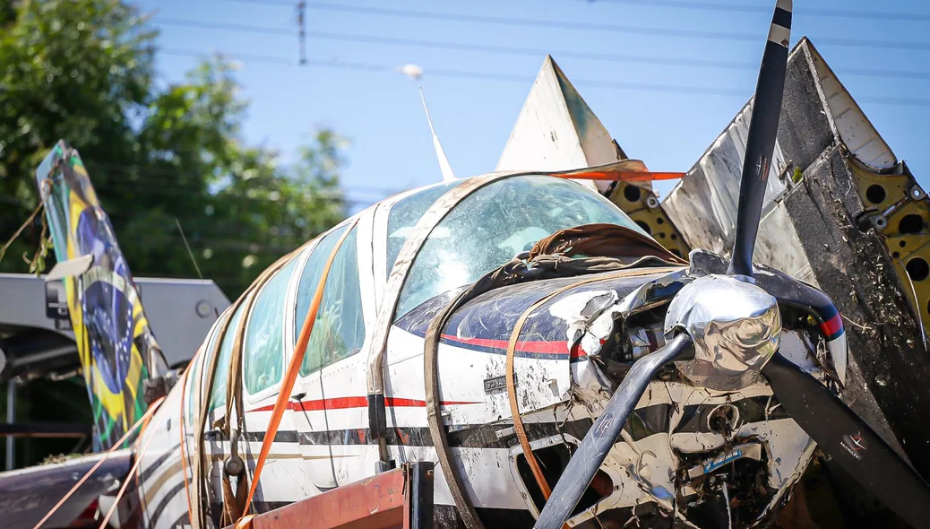 Aeronave foi retirada do local do acidente