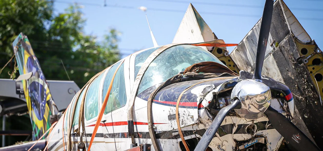 Aeronave foi retirada do local do acidente