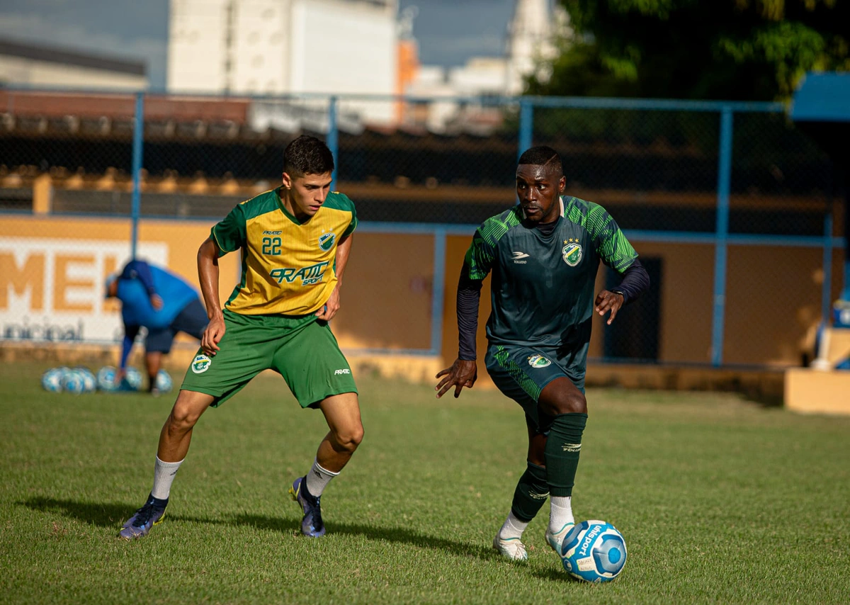 Altos inicia preparação para confronto com o Pouso Alegre