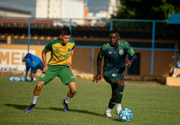 Altos inicia preparação para confronto com o Pouso Alegre