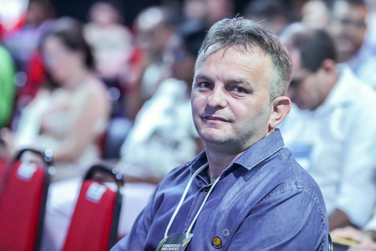Assis Carvalho , prefeito de São José do divino