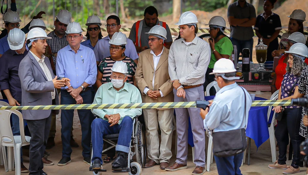 Autoridades participaram da visita