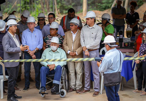Autoridades participaram da visita