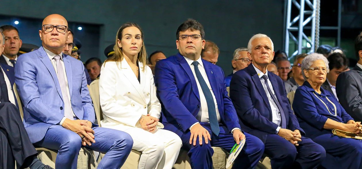 Autoridades presentes na solenidade