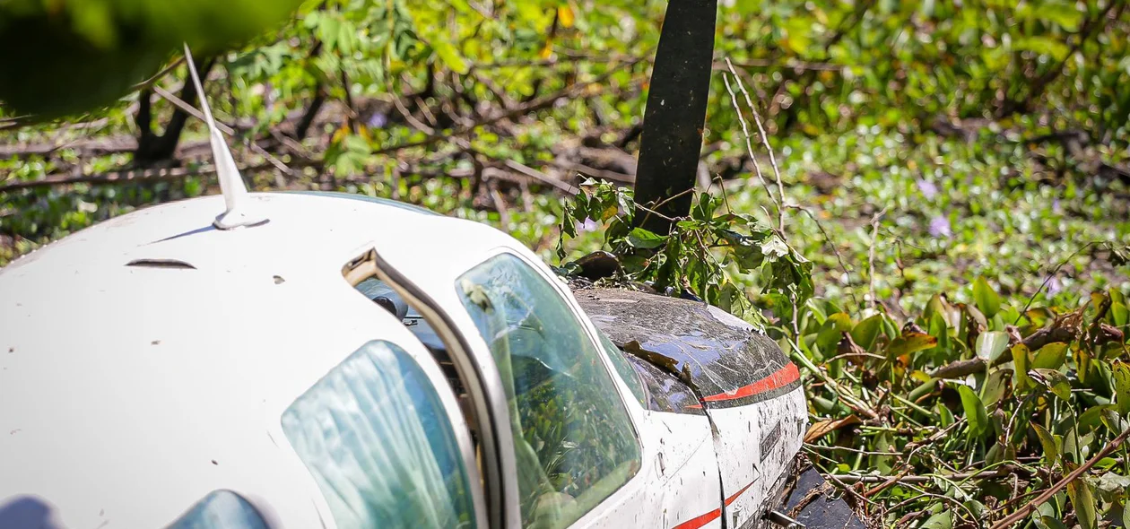 Avião cai no Poti Velho