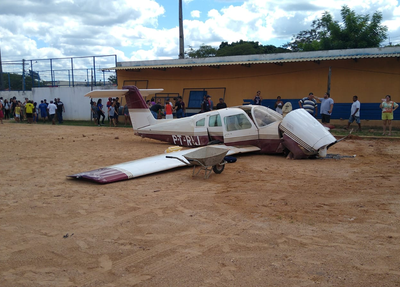 Avião caiu em campo de futebol na Vila Operária