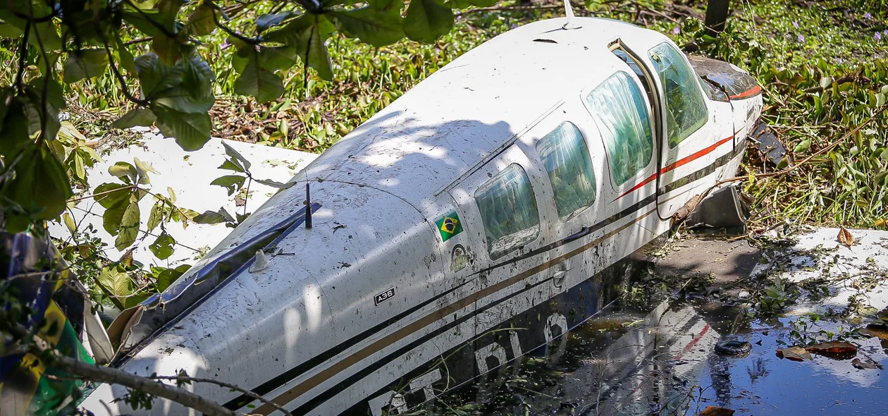 Avião de pequeno porte cai na zona Norte