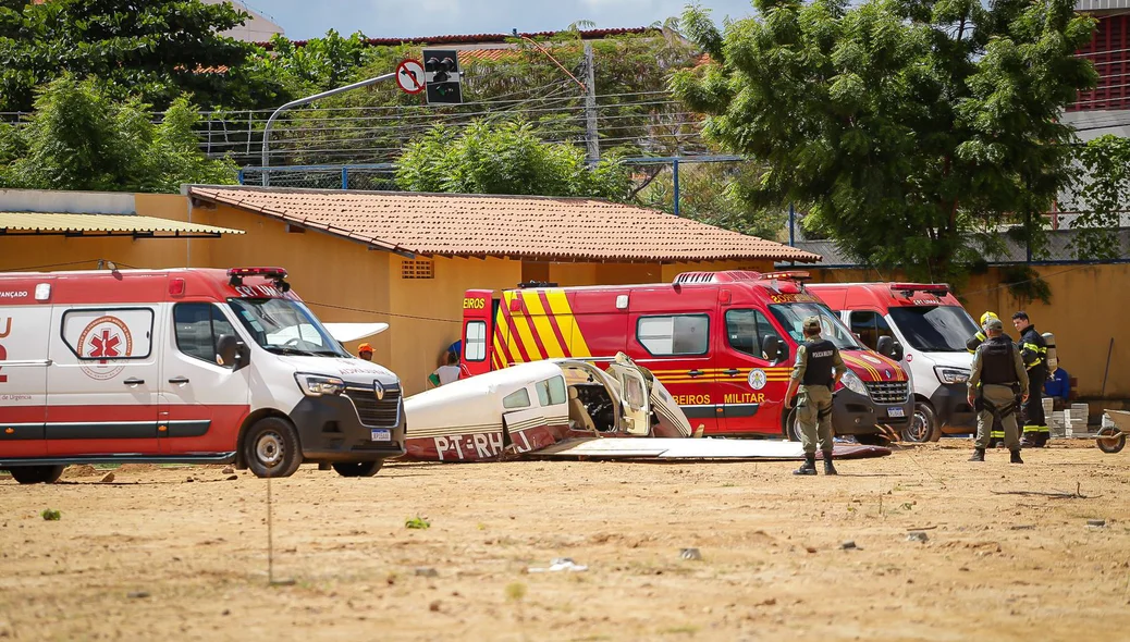 Avião monomotor era ocupado por cinco tripulantes